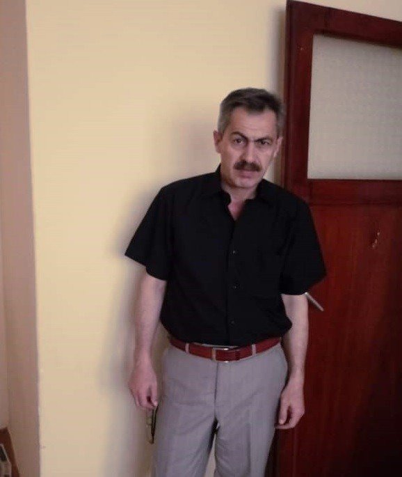 Taklalar atan otomobil hurdaya döndü