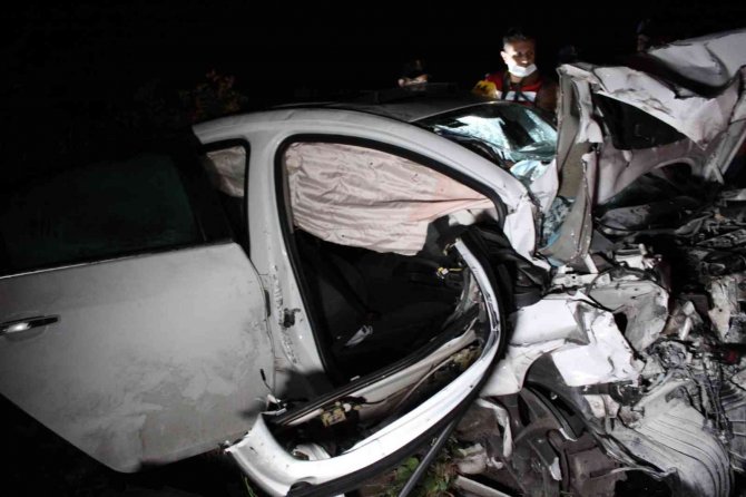 Trafik kazası: 2 ölü, 5 yaralı