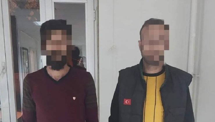 Tren rayı çalmaya çalışırken yakalandılar