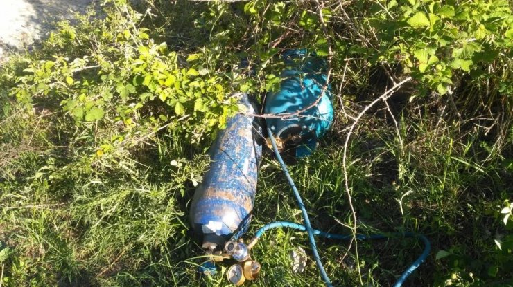 Tren rayı çalmaya çalışırken yakalandılar