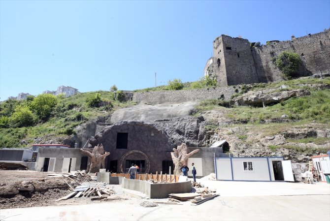 Tarihi vadilerin arasındaki 