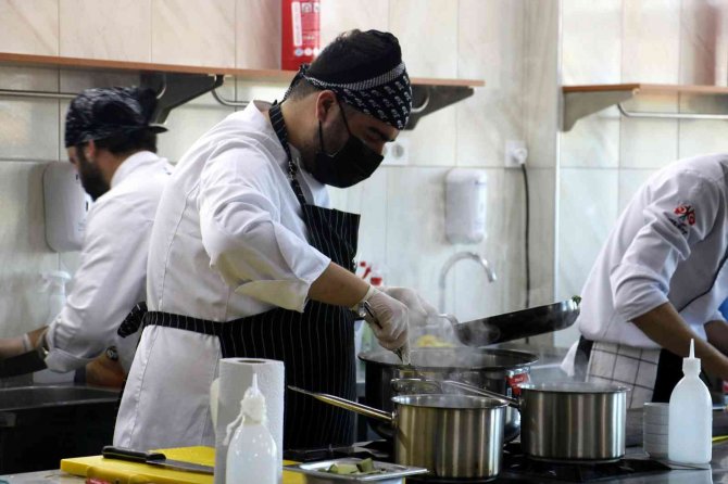 Üniversite de lezzetler yarıştı