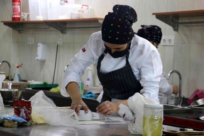 Üniversite de lezzetler yarıştı