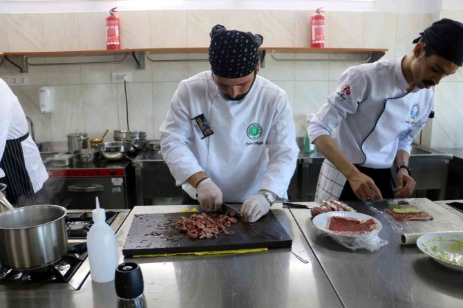 Üniversite de lezzetler yarıştı