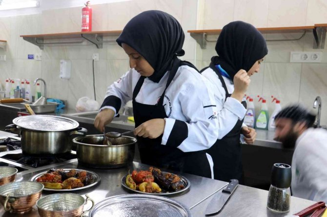 Üniversite de lezzetler yarıştı