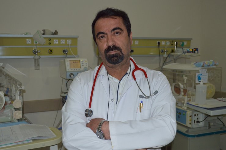 Bağırsakları dışarıda doğan bebeğe 7'nci saatte ameliyat yapıldı