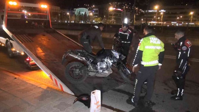 Görevden dönen polis kaza yaptı