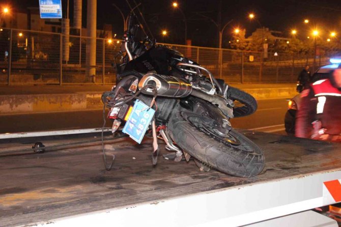 Görevden dönen polis kaza yaptı