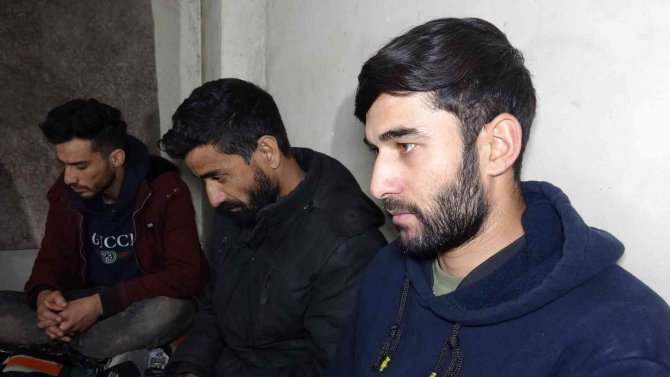 İş merkezinde 13 düzensiz göçmen yakalandı