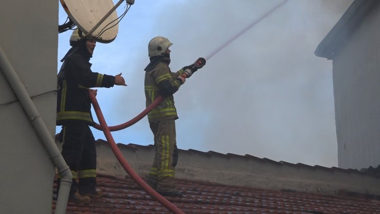 Metruk evde çıkan yangın büyüdü