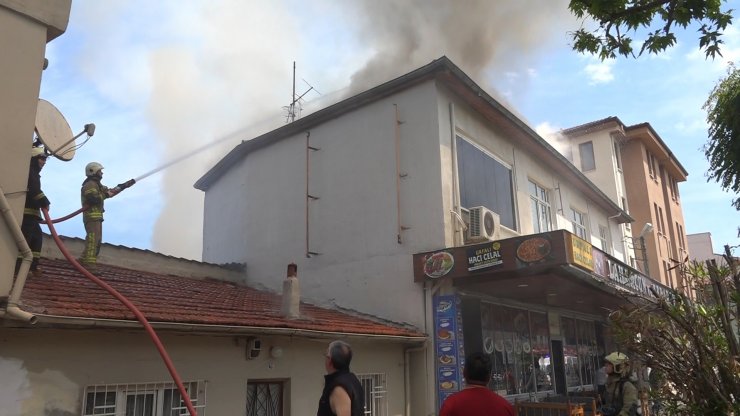 Metruk evde çıkan yangın büyüdü