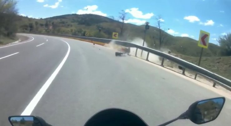 'Motorcu dostu bariyer'e 1 metre kala ölüme böyle gitmişler