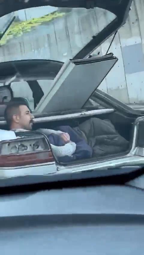 Otomobil bagajında tehlikeli yolculuk 