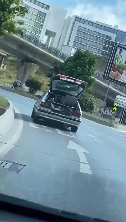 Otomobil bagajında tehlikeli yolculuk 
