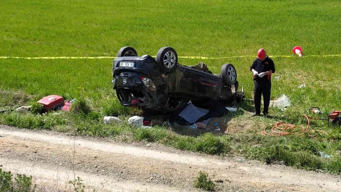 Otomobiliyle tarlaya uçan kadın sürücü hayatı kaybetti