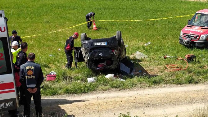 Otomobiliyle tarlaya uçan kadın sürücü hayatı kaybetti