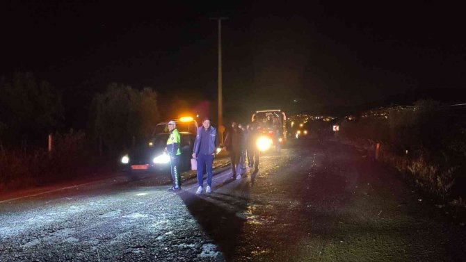 Otomobiller kafa kafaya çarpıştı