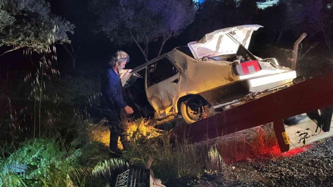 Otomobiller kafa kafaya çarpıştı