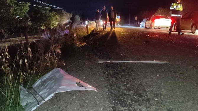 Otomobiller kafa kafaya çarpıştı