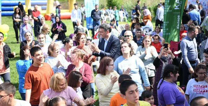 Özel bireyler bahar şenliğinde eğlendi