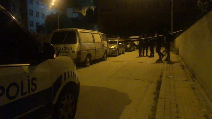 Tartıştığı husumetli akrabasını tabancayla vurdu