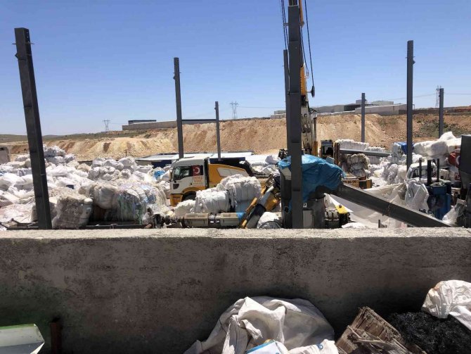 Vinçten kopan çelik profil işçilerin üzerine düştü: 1 ölü, 1 ağır yaralı