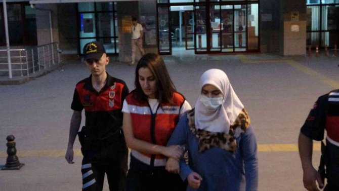 2 yaşındaki bebeğini bıçaklayarak öldüren anne tutuklandı, bebek toprağa verildi