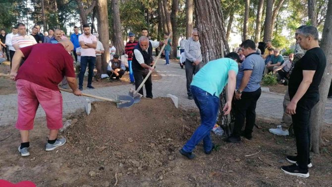2 yaşındaki bebeğini bıçaklayarak öldüren anne tutuklandı, bebek toprağa verildi