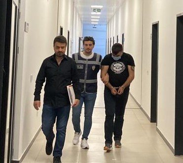 5 milyonluk para ve çeklerle kayıplara karışmıştı, yakayı ele verdi