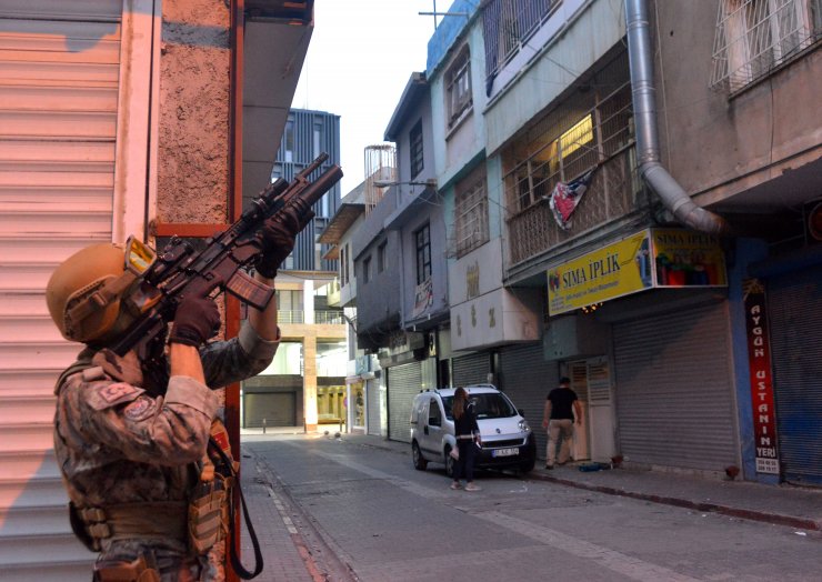 Adana'da organize suç örgütüne şafak operasyonu: 35 gözaltı