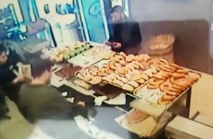 Alışverişte 100 TL'lik 70 sahte banknotla yakalandılar