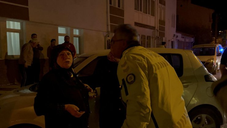 Alkollü sürücü, polisi görünce tanımadığı ailenin evine girmeye çalıştı