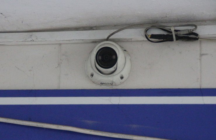 Alt geçide, çöp atan ve tuvaletini yapanların fotoğrafları asıldı