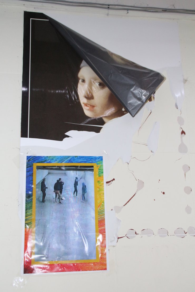 Alt geçide, çöp atan ve tuvaletini yapanların fotoğrafları asıldı