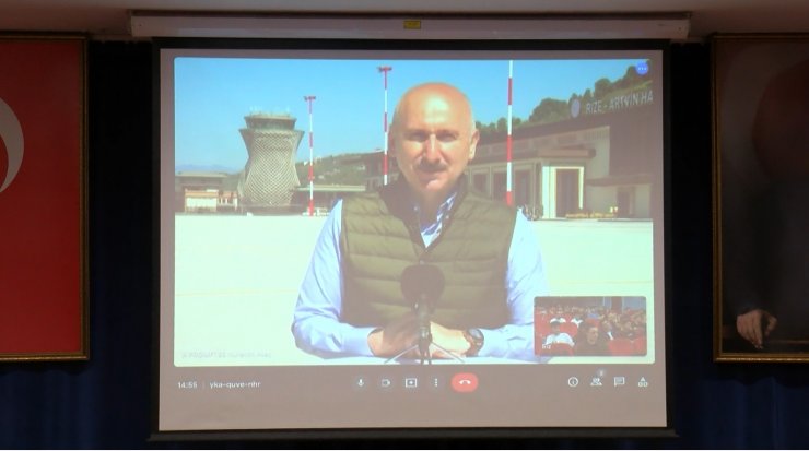 Bakan Adil Karaismailoğlu 'Lojistik Forum 2022’de öğrencilerle bir araya geldi