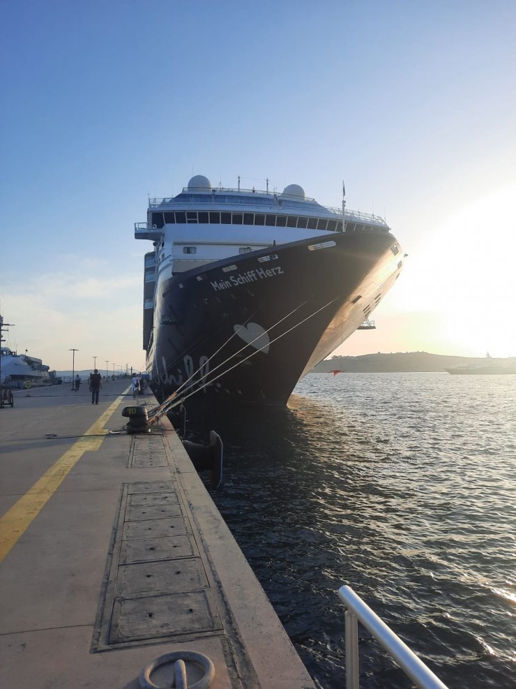 Bodrum'a sezonun 10'uncu yolcu gemisi geldi