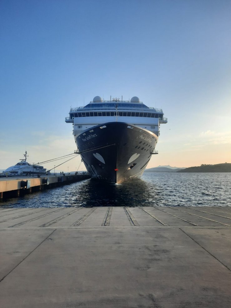 Bodrum'a sezonun 10'uncu yolcu gemisi geldi