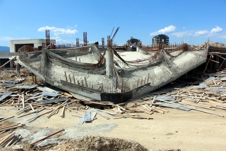 Bolu'da inşaatta beton dökülürken çökme