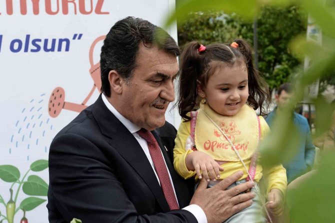 Bursa’da 12 meydanda 500 bin fide dağıtıldı