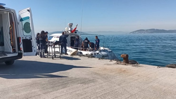 Denize düşen sağlık çalışanı ağır yaralandı