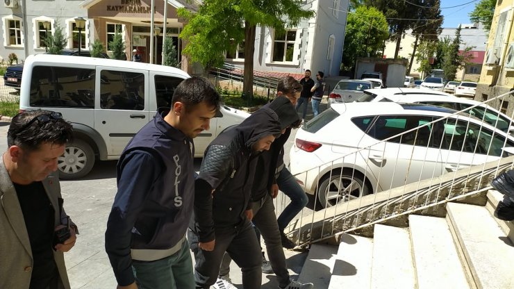 Evlerden 25 bin TL'lik bakır leğen çalan 3 şüpheli tutuklandı