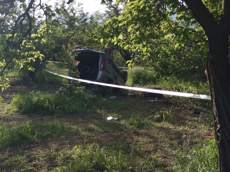 Hafif ticari araç devrildi: 2'si bebek 3 ölü, 3 yaralı