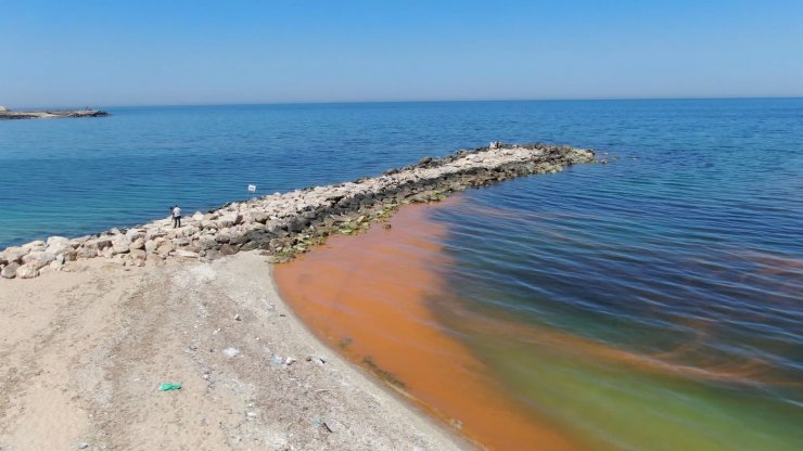 Karadeniz'de korkutan renk değişimi
