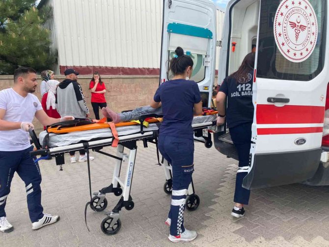 Konya'da yola fırlayan çocuğa otomobil çarptı