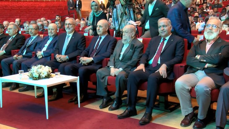 Numan Kurtulmuş Uluslararası Aile Sempozyumu'nda konuştu