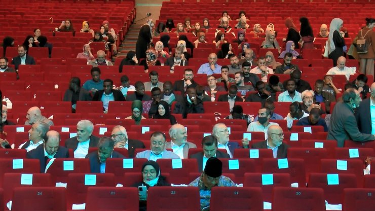 Numan Kurtulmuş Uluslararası Aile Sempozyumu'nda konuştu