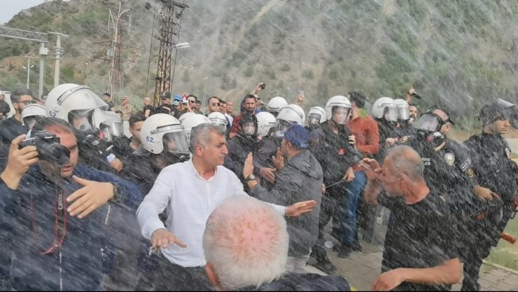 PKK'lı eski hükümlünün cenazesinde gerginlik: 2 gözaltı