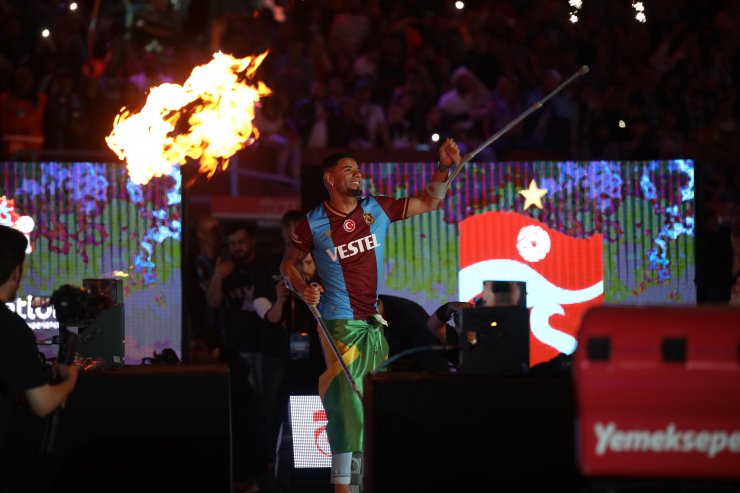 Şampiyon Trabzonspor kupasına kavuştu