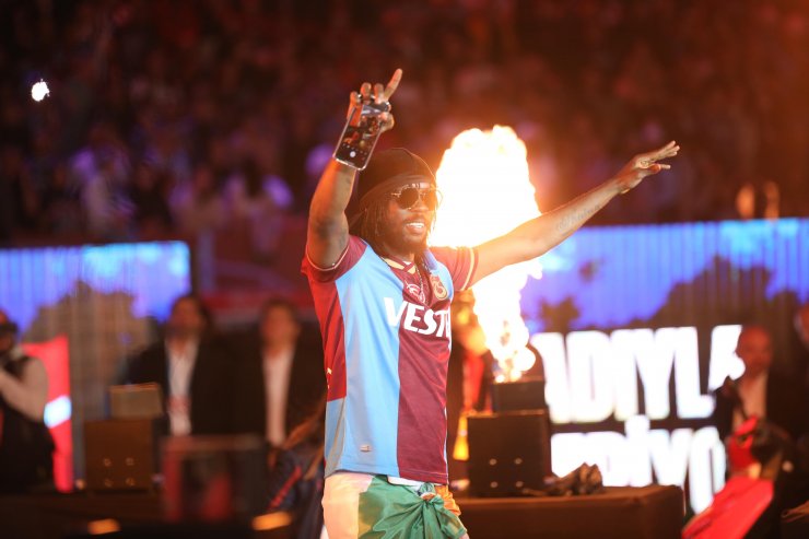 Şampiyon Trabzonspor kupasına kavuştu