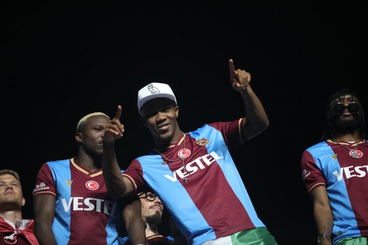 Şampiyon Trabzonspor kupasına kavuştu